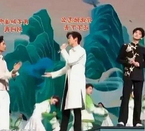 娱乐圈揭秘：小🐔🐔伸进🈲🔞🔞官方免费版引发关注