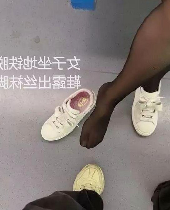 小🐔🐔伸进🈲🔞🔞最新版下载：最新版本带你探索娱乐圈的秘密