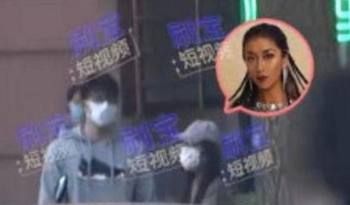 《乱公伦媳》欧美免费版最新动态：争议不断引发关注